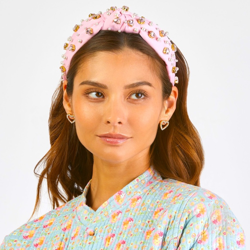 LELE SADOUGHI X STONEY CLOVER FLAMINGO CRYSTAL HEARTS & PEARL KNOTTED HEADBAND